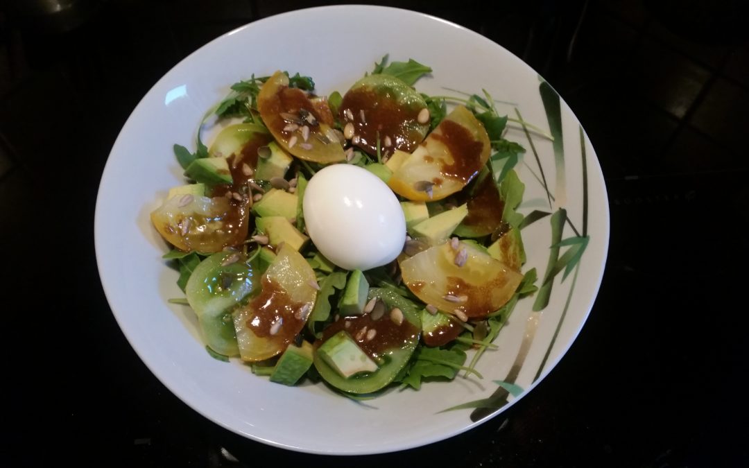 Salade fraîcheur avocat, concombre,tomates, oeuf mollet